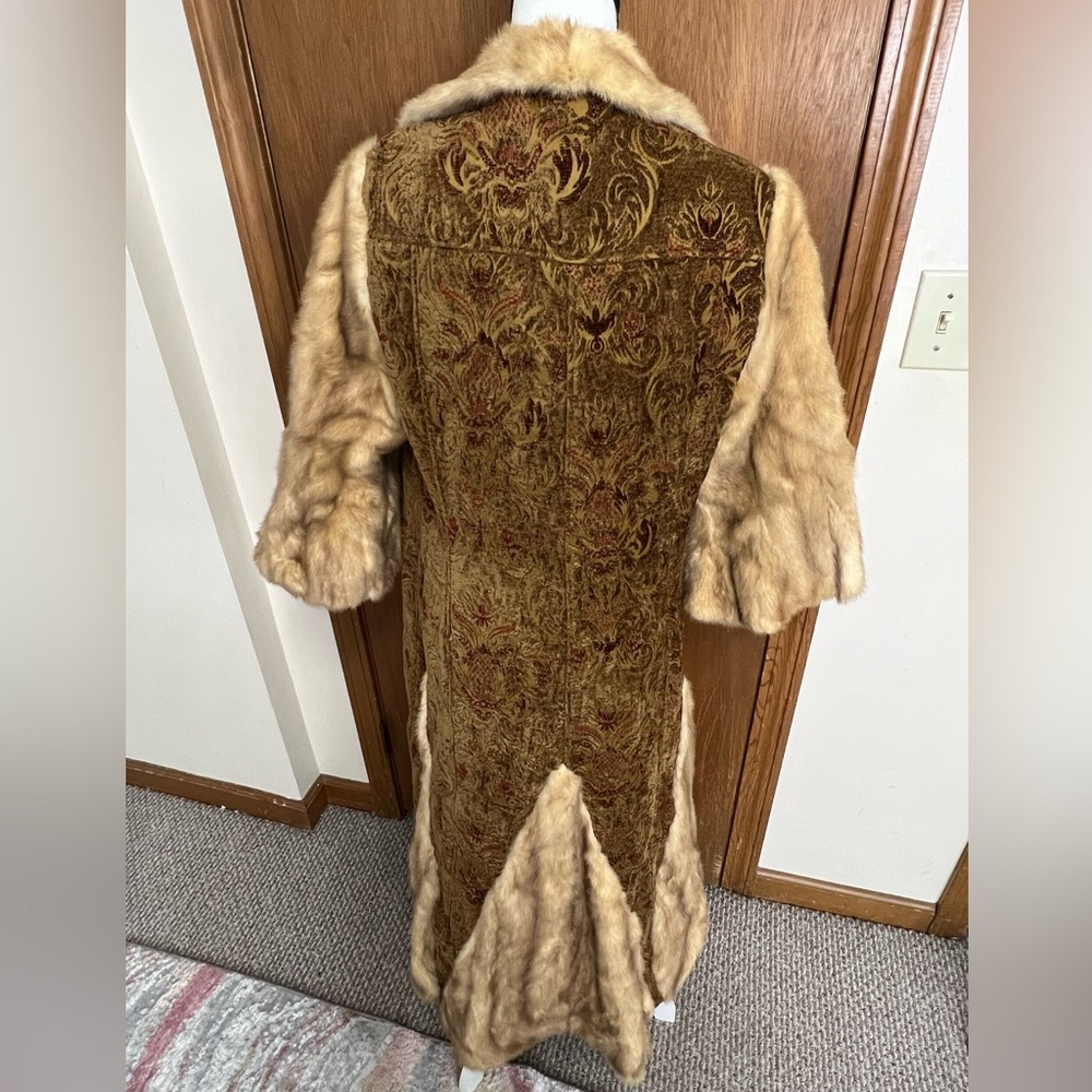 Vintage Tapestry Coat With Fur Trim - Picture 4 of 10